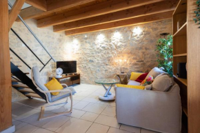 Le Pandora, proche Tour Magne, parking et terrasse